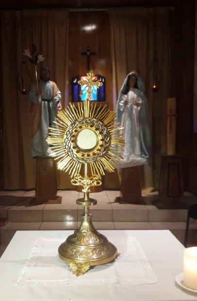 Con Jos y Mara, adoremos a Jess Eucarista!