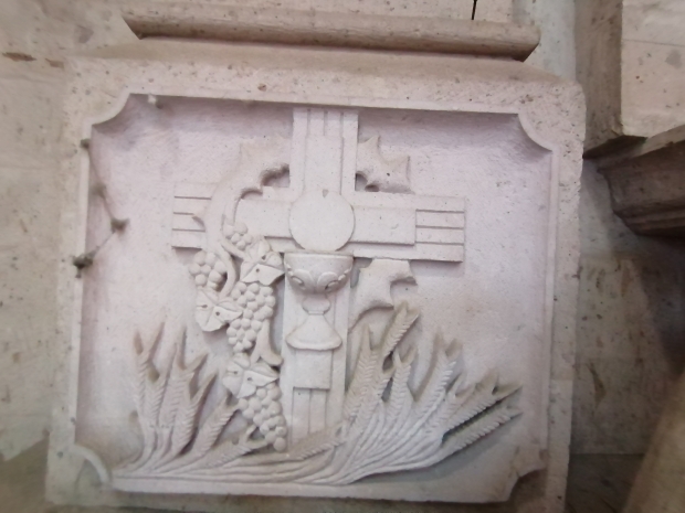 Grabado al costado de Sagrario