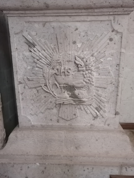 Pilares laterales del presibiterio