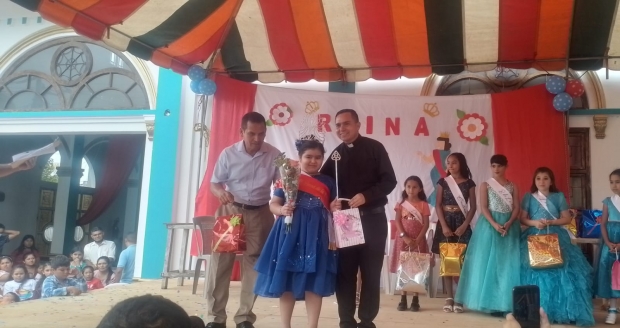 CORONACION DE LA REINA DE LA CATEQUESIS Y CELEBACION DEL DIA DEL NIO