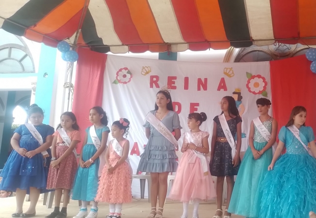 CORONACION DE LA REINA DE LA CATEQUESIS Y CELEBACION DEL DIA DEL NIO