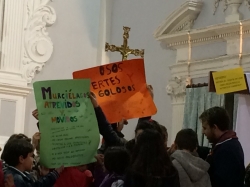 Ritos del crismón en el centro juniors