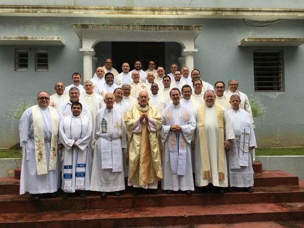 Oración por la santificación de los sacerdotes - Parroquia El Salvador