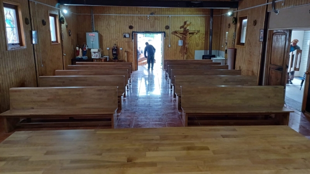 LLEGADA DEL NUEVO MOBILIARIO A NUESTRO TEMPLO PARROQUIAL