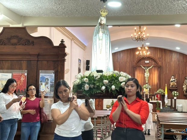 Comunidad de Santa B�rbara celebra con fervor la festividad de Nuestra Se�ora de F�tima