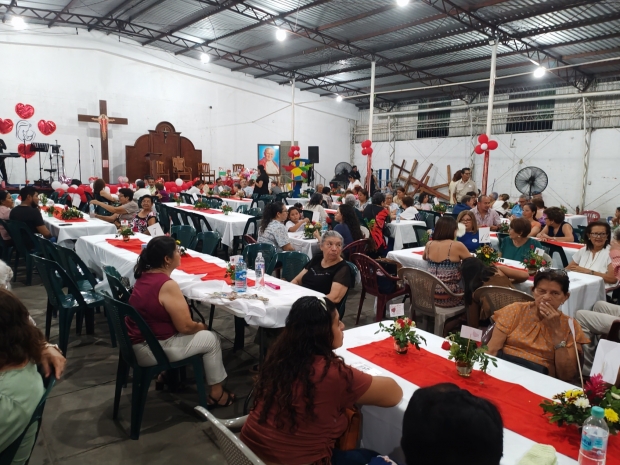 Cena del D�a de las Madres en la Parroquia Santa B�rbara