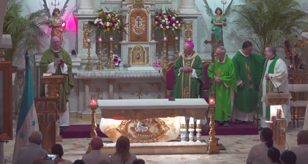 Misa Acci�n de Gracias Encuentro Matrimonial Mundial