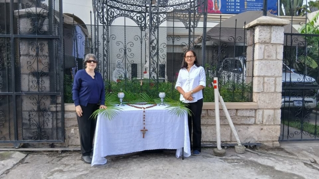 Viacrucis 2026 Socias Guadalupanas responsables Azizeh de Puerto y Claudia Nu�ez Azzad