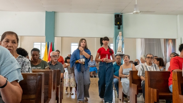 Primera Misa de Jvenes con el Ministerio de Msica de la Pastoral Juvenil 