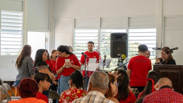 Primera Misa de Jvenes con el Ministerio de Msica de la Pastoral Juvenil 