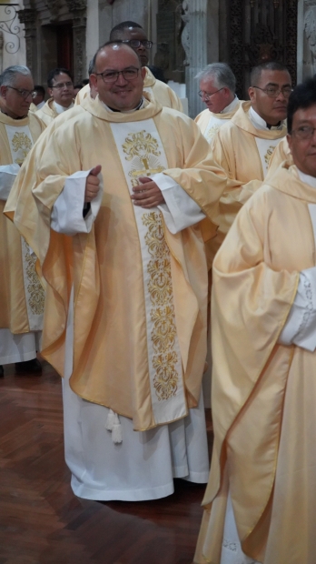 Misa Crismal de Jueves Santo 2026 y Bodas de Plata Padre Rub�n Parra 