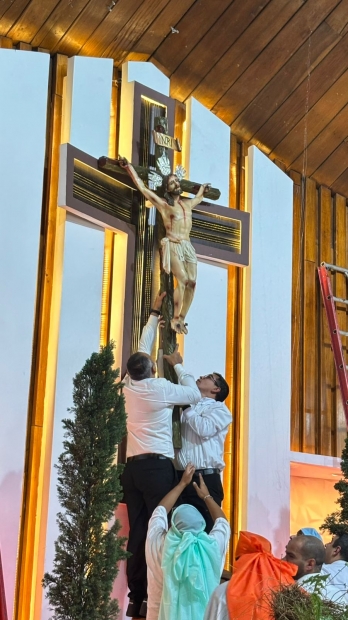 Adoraci�n de la Cruz