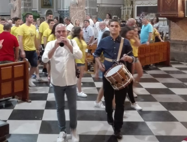CENA SOLIDARIA Y CANTOS DE ALBAES