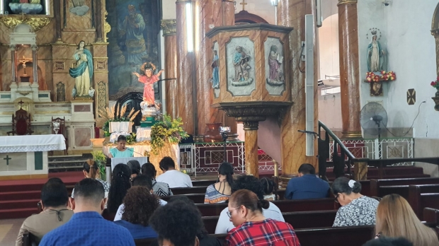 Gran Bendici�n  la Actividad del Mes de la Biblia: Lectura del Evangelio seg�n San Mateo.