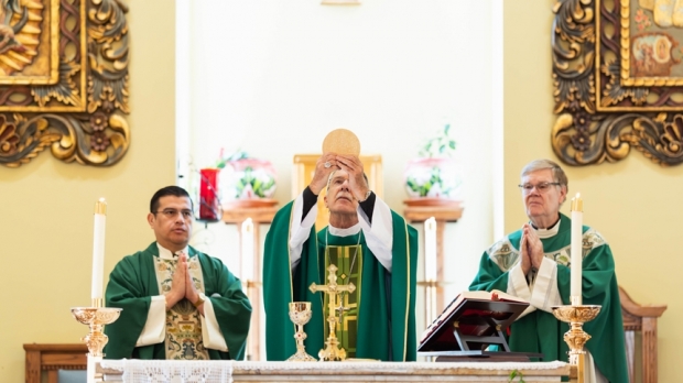 Feliz y orgulloso, el decanato de Fayetteville da la bienvenida a la Custodia Diocesana del centenario.