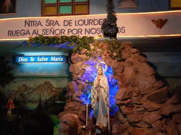 Misa en gruta de Nuestra Seora de Lourdes