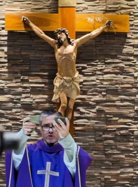 Feliz aniversario de ordenacin para nuestro querido prroco