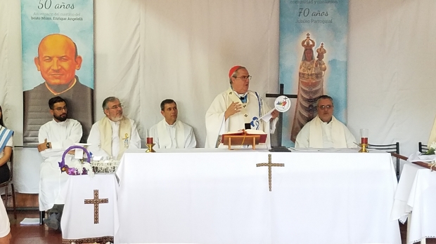 Feliz aniversario de ordenaci�n sacerdotal y gracias Monse�or Rossi