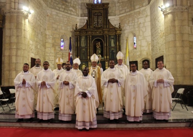 8 nuevos presbteros