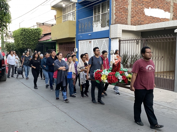 Rosarios de la Aurora al SAGRADO CORAZN 