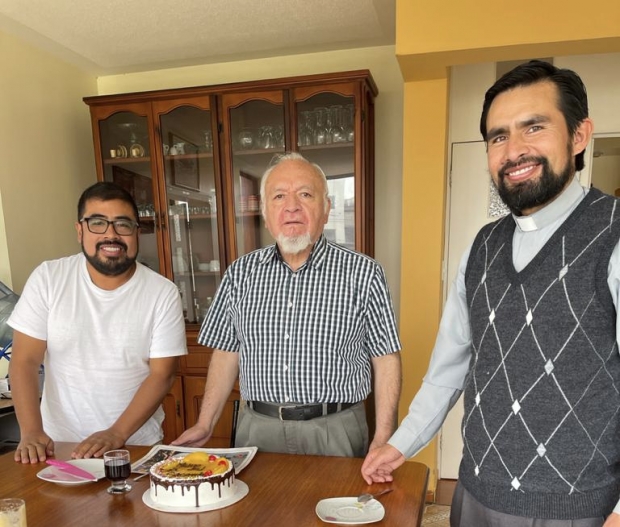 SACERDOTES DE NUESTRA PARROQUIA